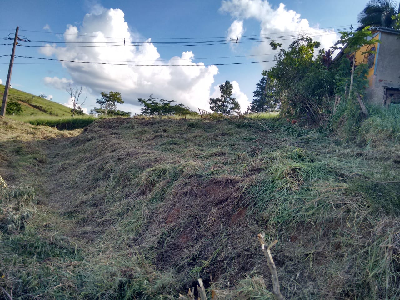 Granja com 2.700 m² no condomínio Parque das Colinas
