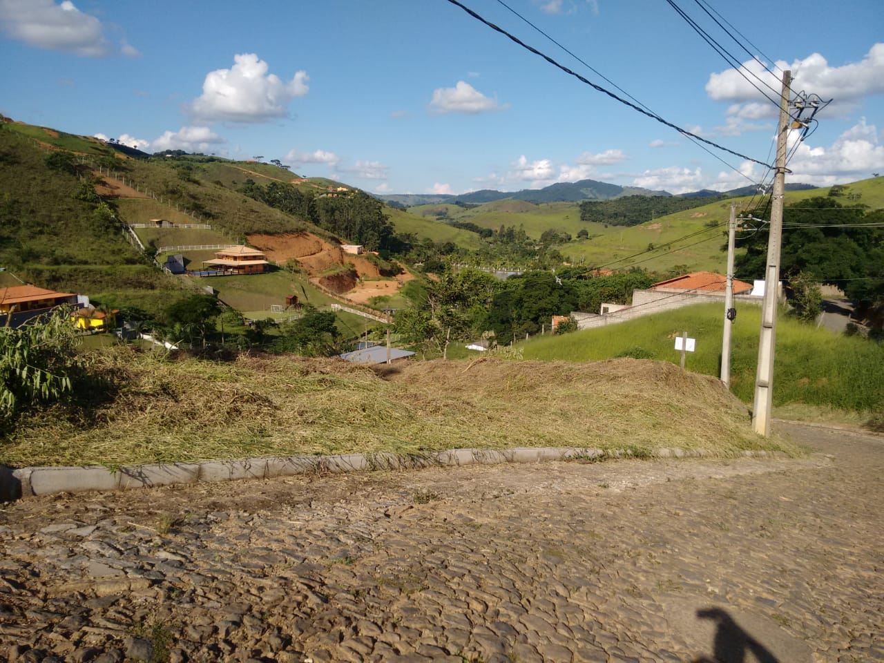 Granja com 2.700 m² no condomínio Parque das Colinas