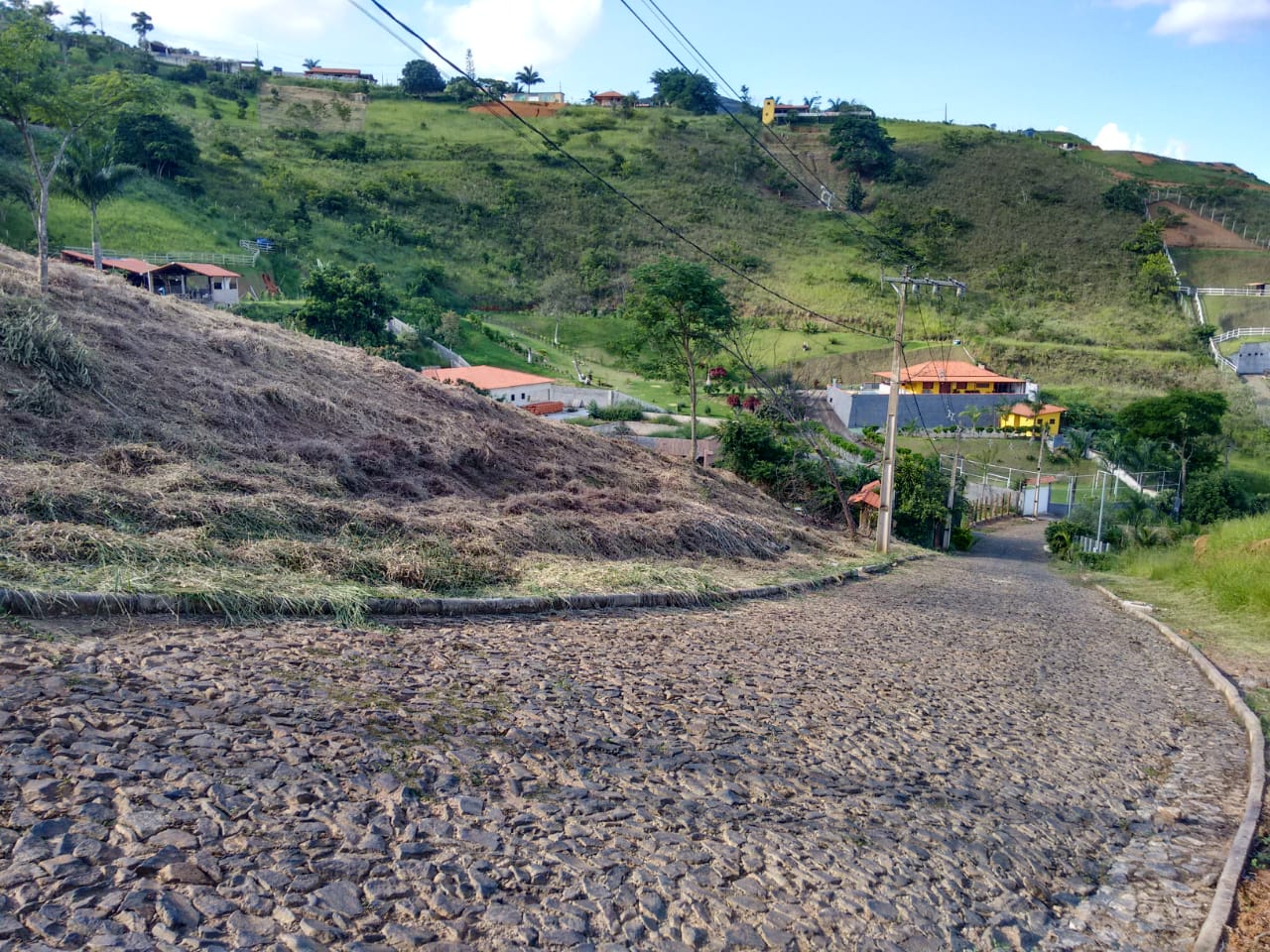 Granja com 2.700 m² no condomínio Parque das Colinas