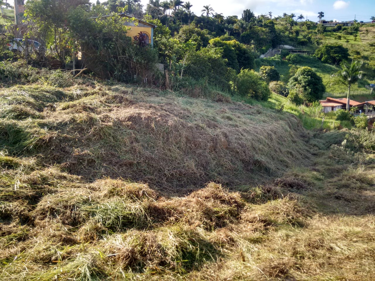 Granja com 2.700 m² no condomínio Parque das Colinas