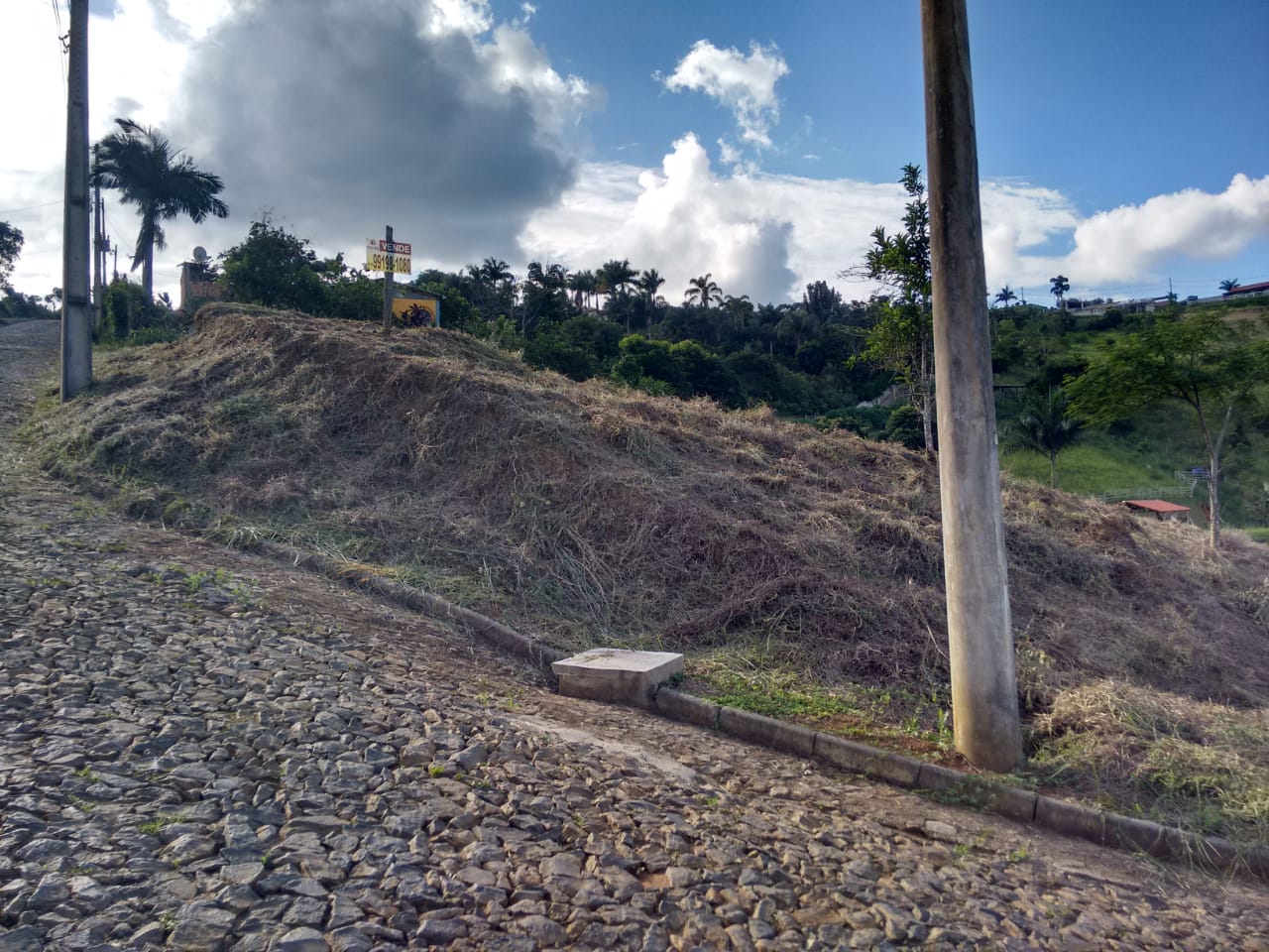 Granja com 2.700 m² no condomínio Parque das Colinas