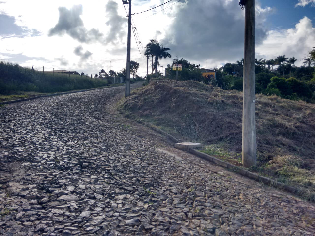 Granja com 2.700 m² no condomínio Parque das Colinas
