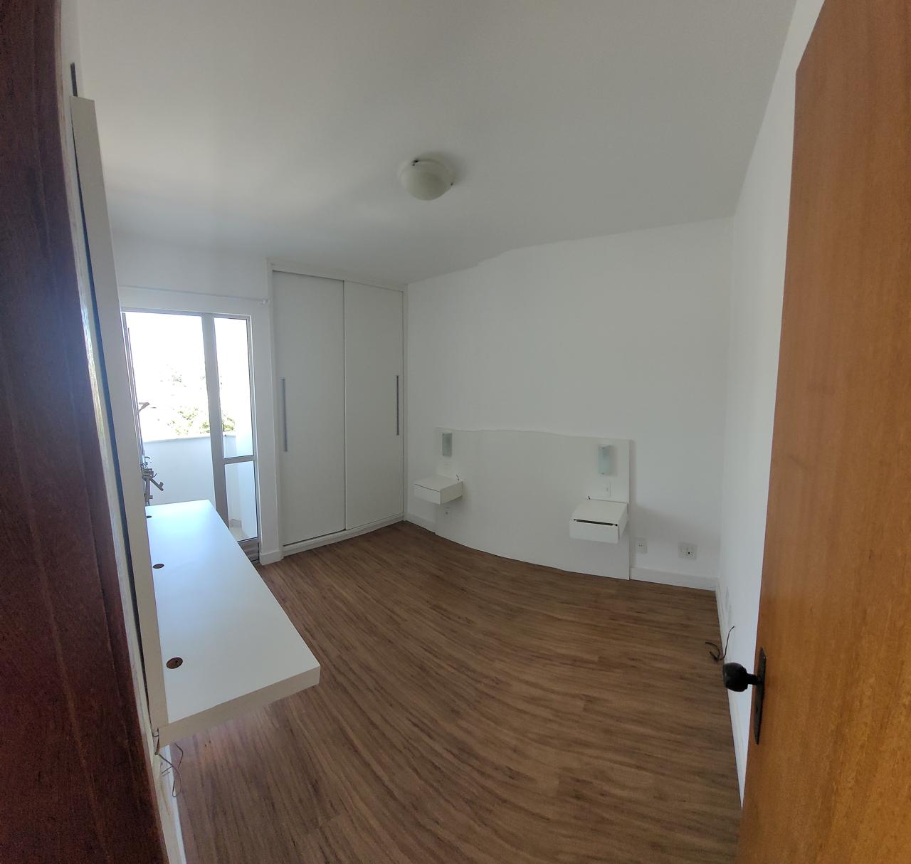 Apartamento com 2 Quartos e 1 banheiro à Venda, 68 m² por R$ 245.000