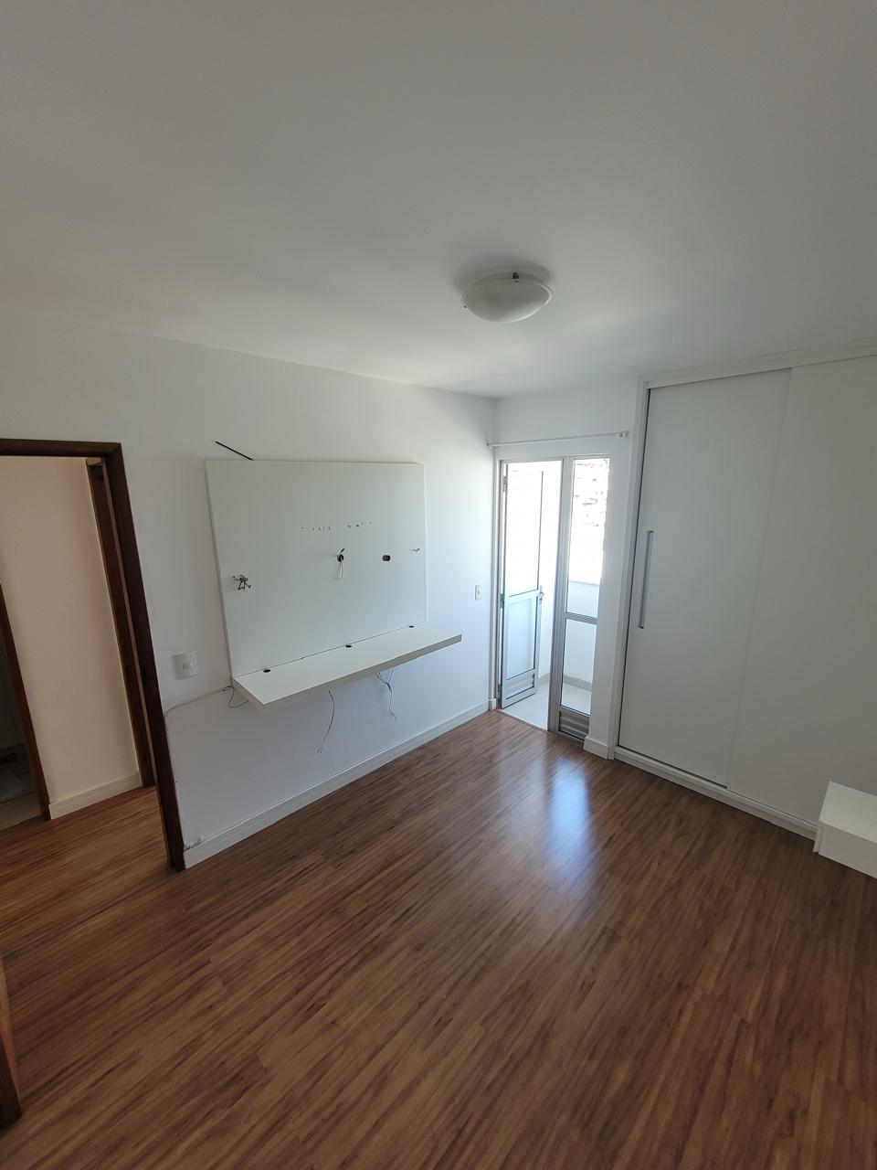 Apartamento com 2 Quartos e 1 banheiro à Venda, 68 m² por R$ 245.000
