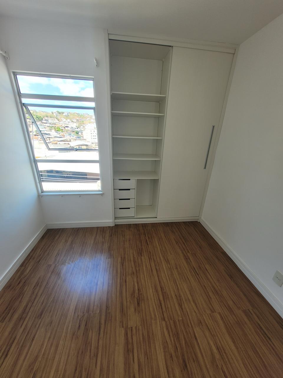 Apartamento com 2 Quartos e 1 banheiro à Venda, 68 m² por R$ 245.000