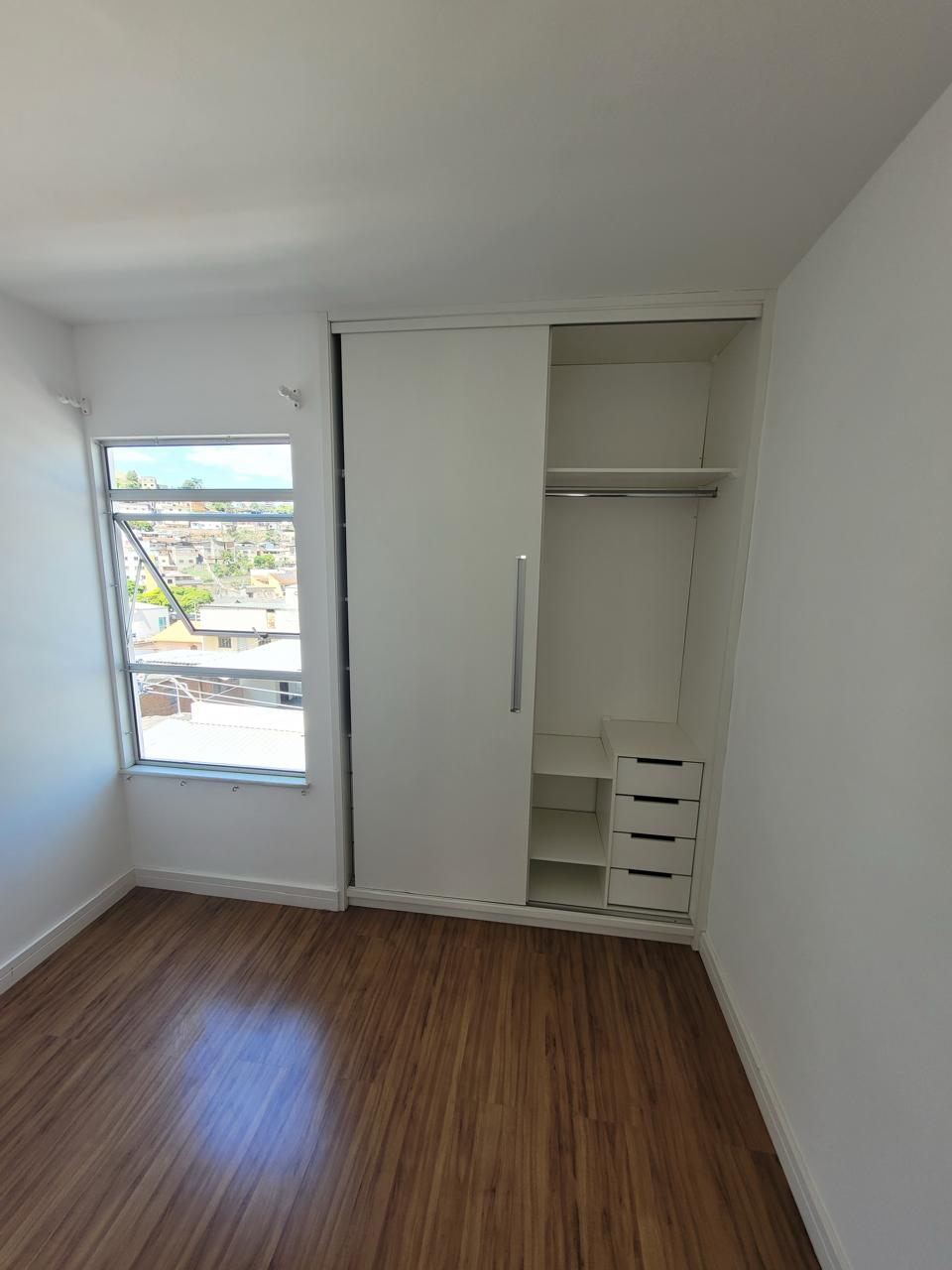 Apartamento com 2 Quartos e 1 banheiro à Venda, 68 m² por R$ 245.000