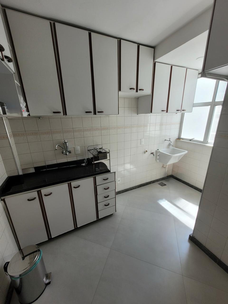 Apartamento com 2 Quartos e 1 banheiro à Venda, 68 m² por R$ 245.000