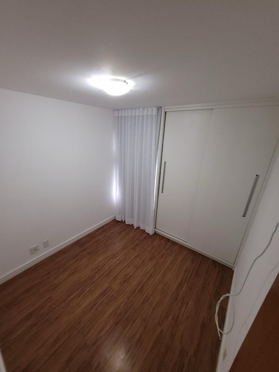 Apartamento com 2 Quartos e 1 banheiro à Venda, 68 m² por R$ 245.000