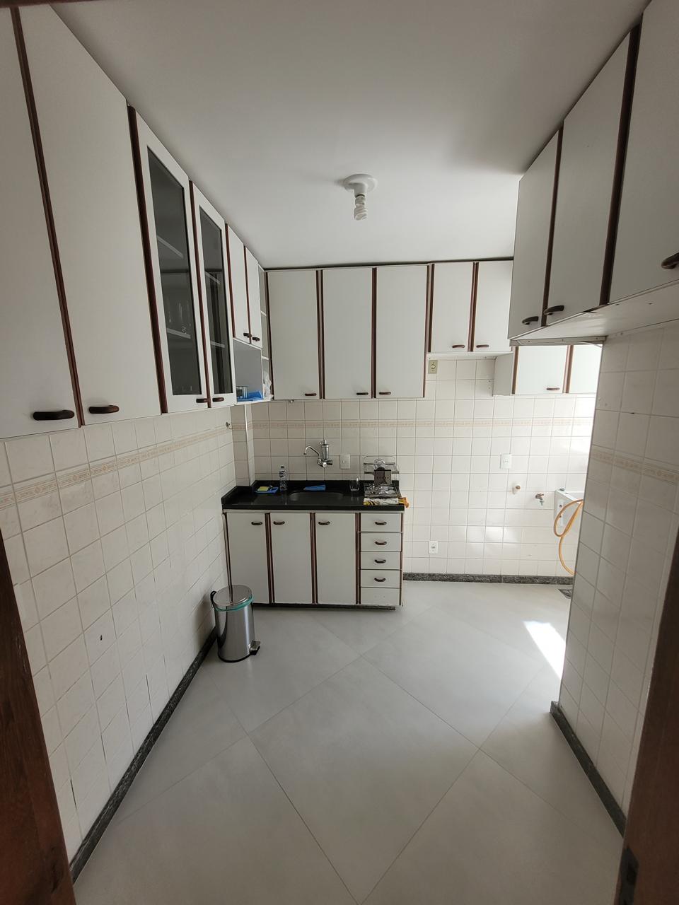Apartamento com 2 Quartos e 1 banheiro à Venda, 68 m² por R$ 245.000