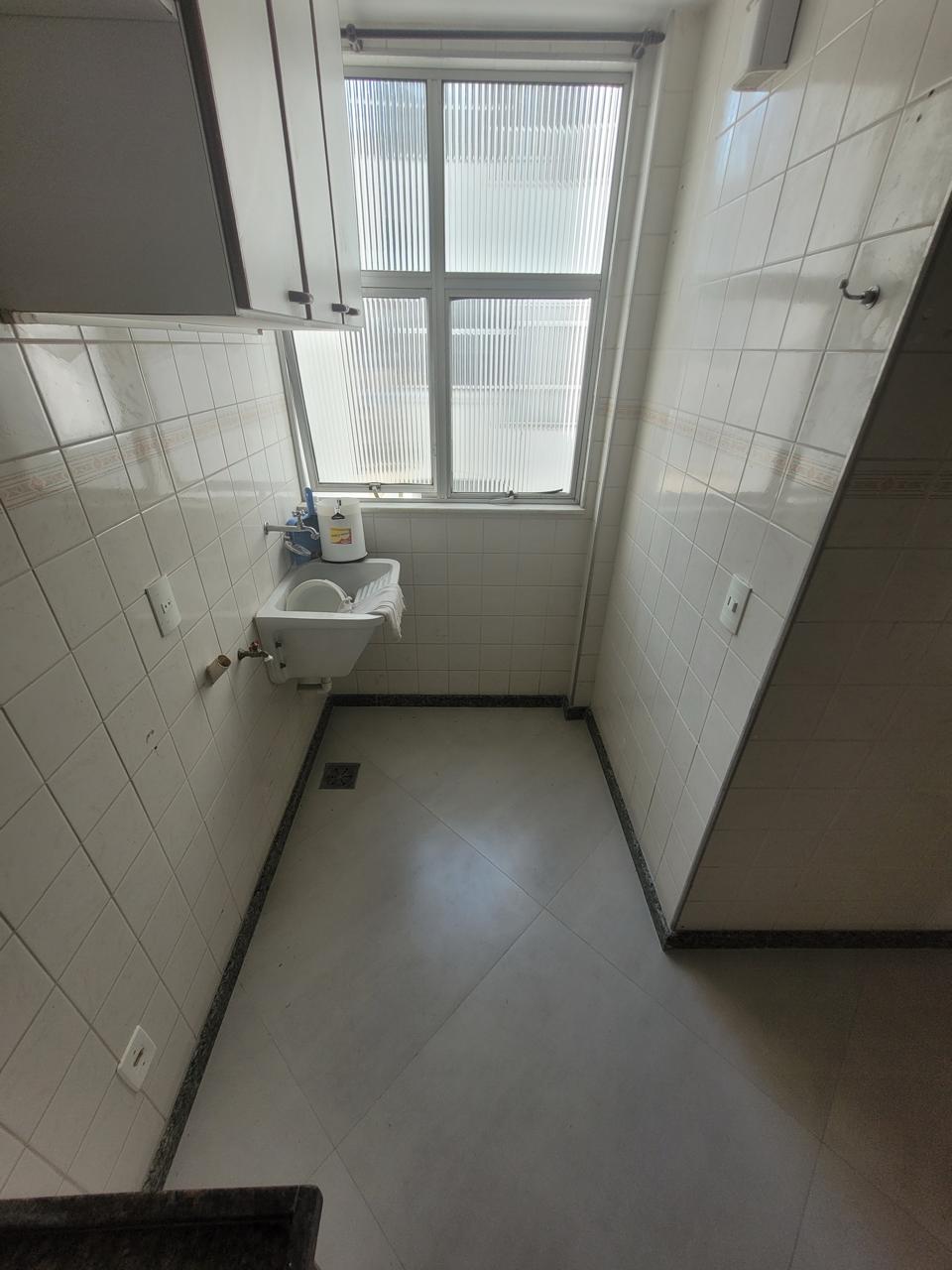 Apartamento com 2 Quartos e 1 banheiro à Venda, 68 m² por R$ 245.000