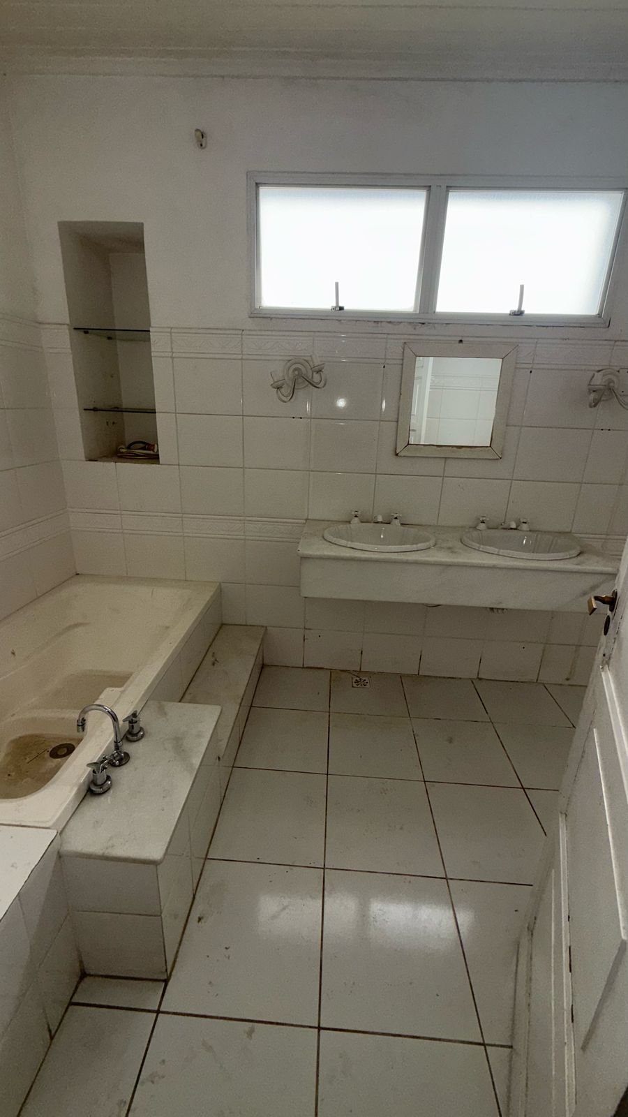Ponto comercial para alugar a partir de R$ 4.000,00/mês - Centro - Juiz de Fora/MG