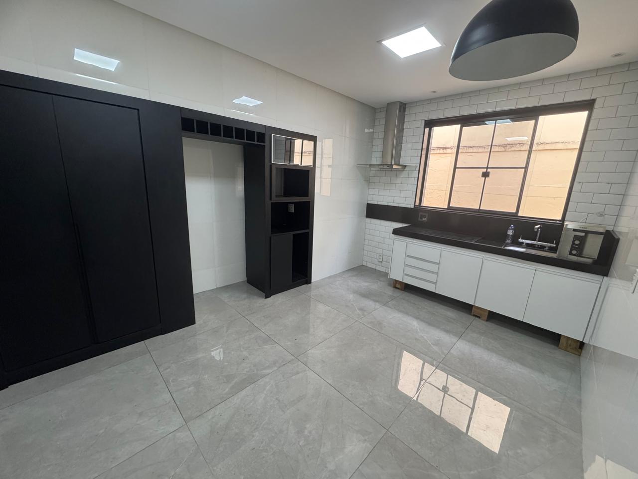 Casa com 04 dormitórios para alugar, 220 m² por R$ 3.500,00/mês - Vitorino Braga - Juiz de Fora/MG