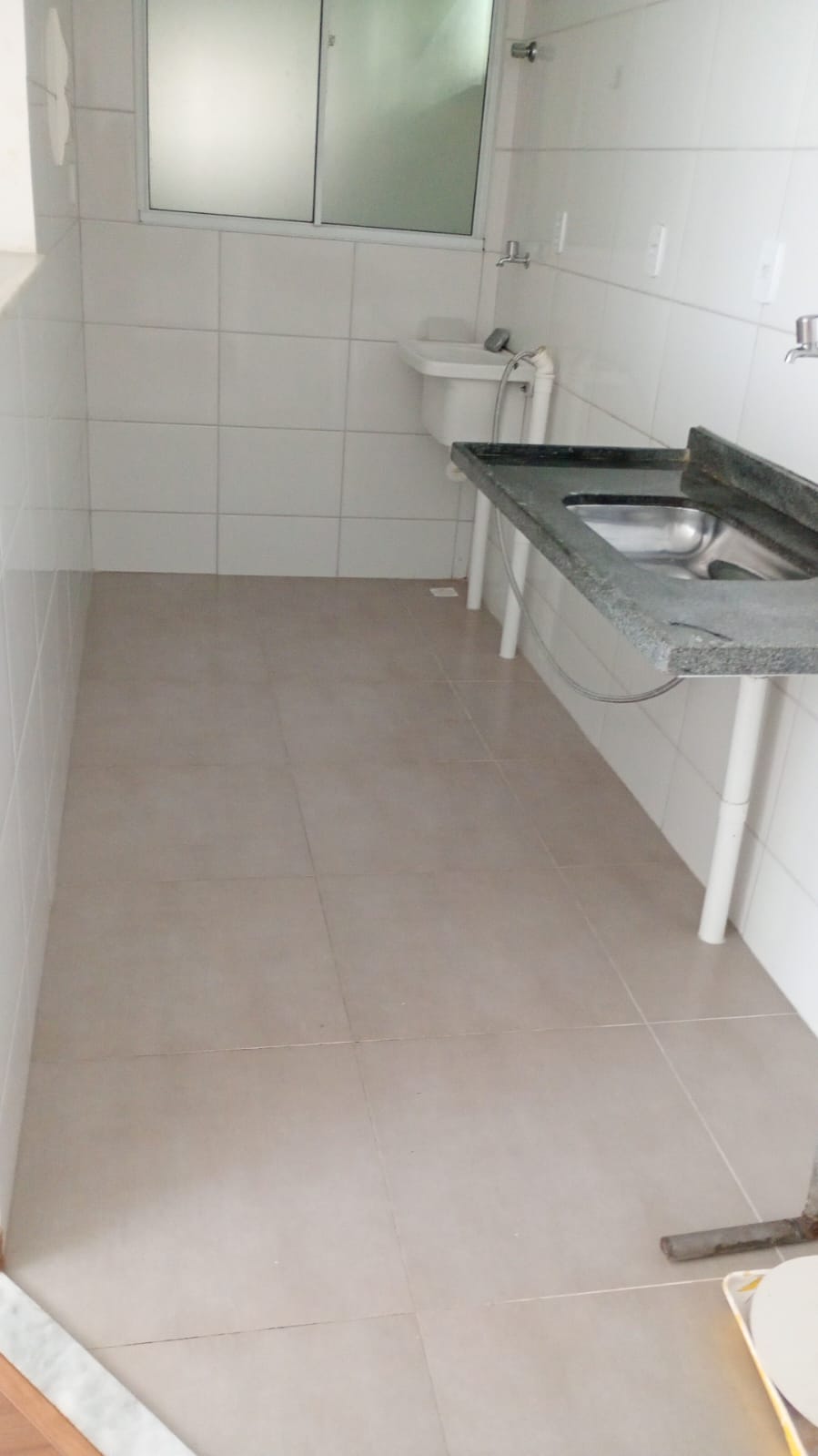 Apartamento com 2 dormitórios para alugar, 50 m² por R$ 910,00/mês - Grama - Juiz de Fora/MG