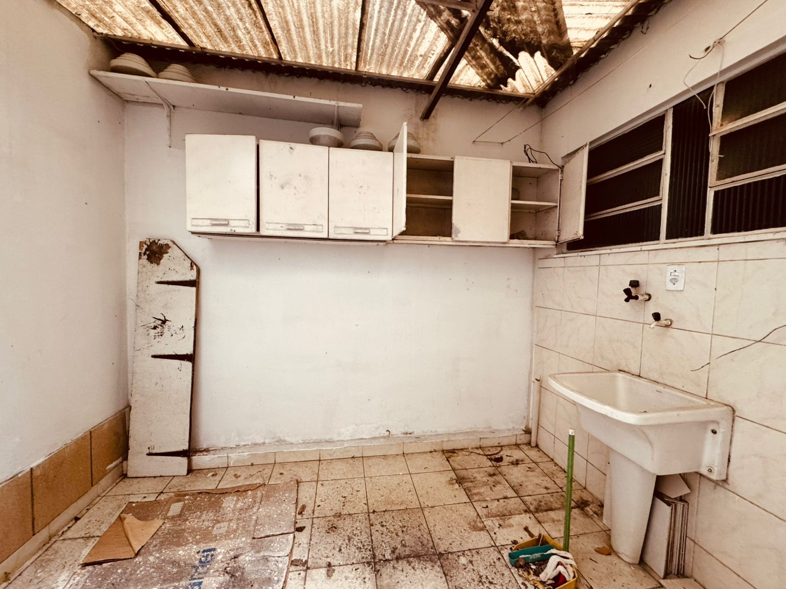 Apartamento com 02 dormitórios para alugar, 66 m² por R$ 1.001,00 mês - Vitorino Braga  - Juiz de Fora/MG