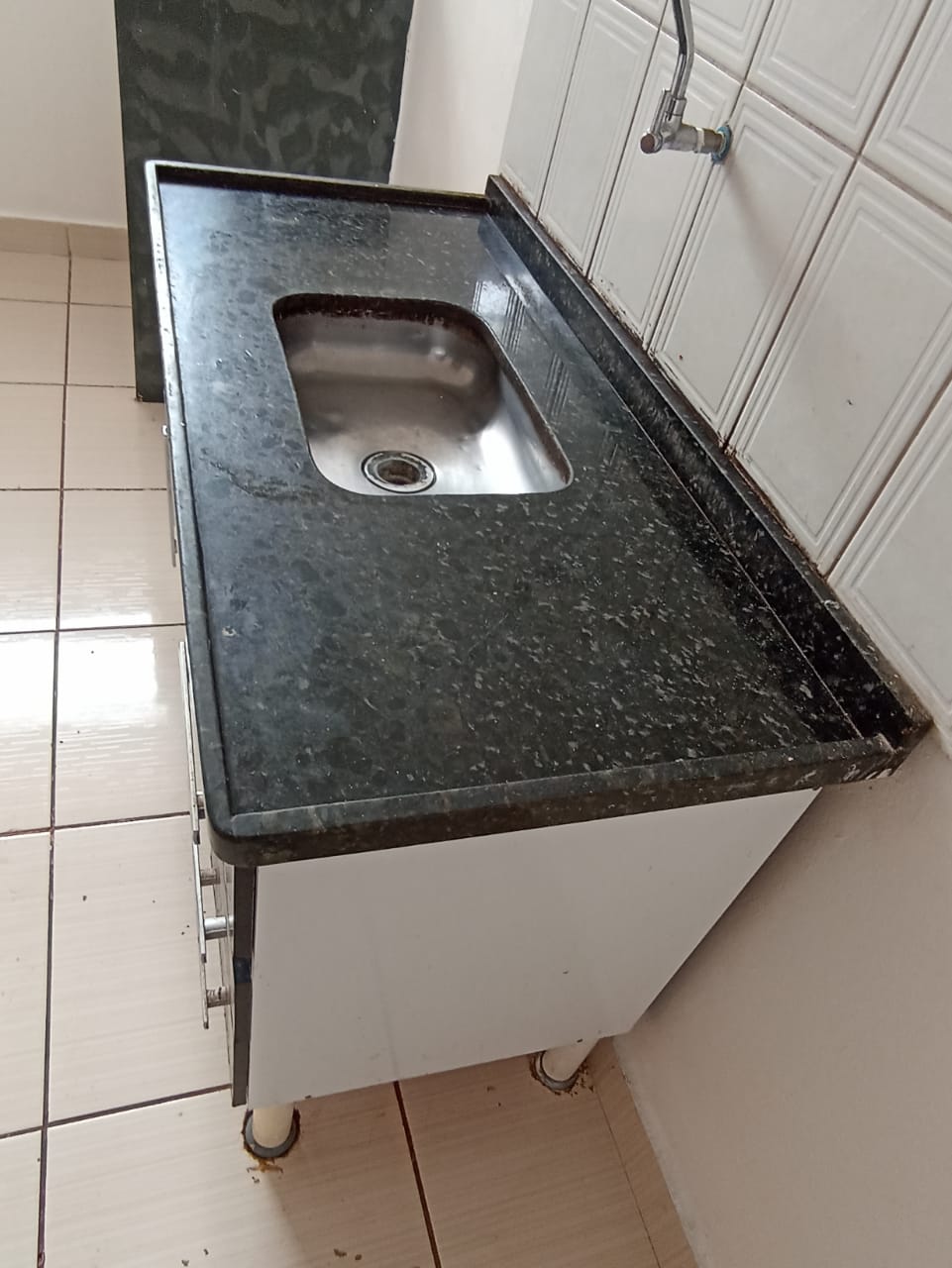 Apartamento com 2 dormitórios para alugar, 50 m² por R$ 750,00/mês - Previdenciários - Juiz de Fora/MG