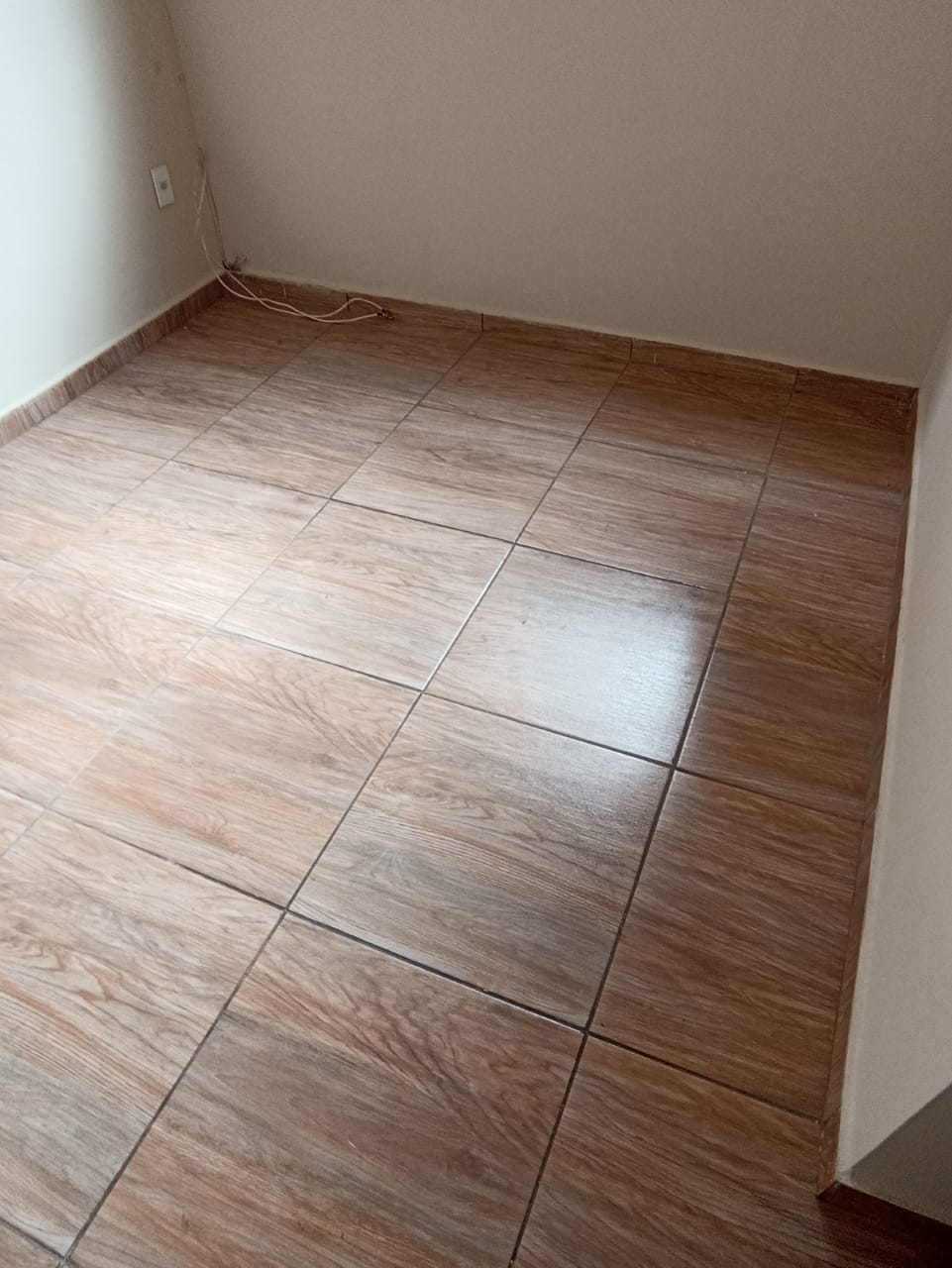 Apartamento com 2 dormitórios para alugar, 50 m² por R$ 750,00/mês - Previdenciários - Juiz de Fora/MG