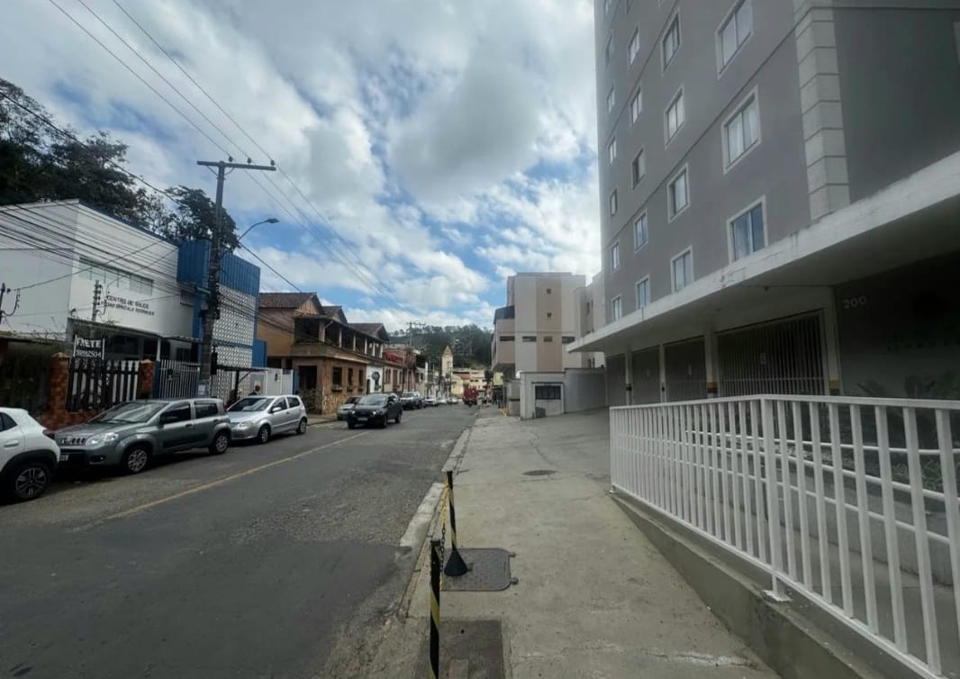 Apartamento com 2 dormitórios para alugar, 53 m² por R$ 1.325,00/mês -Borboleta- Juiz de Fora/MG