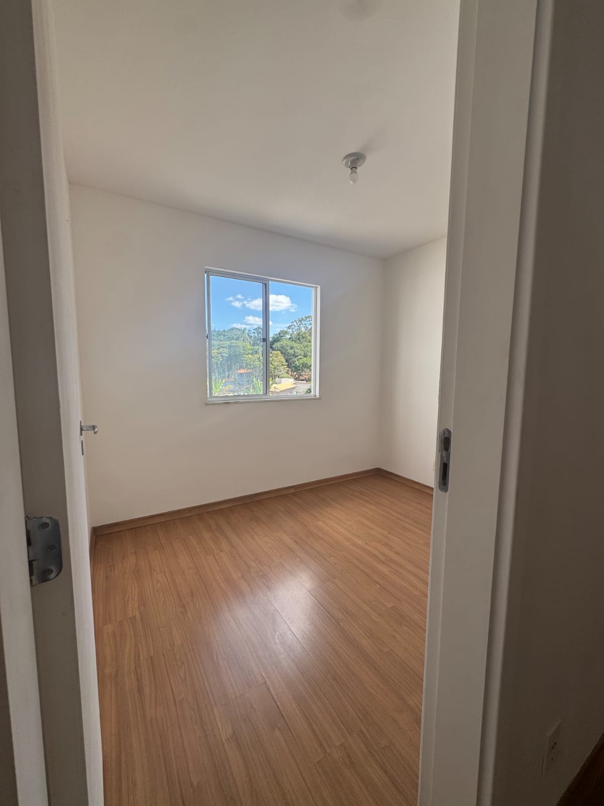 Apartamento com 2 dormitórios para alugar,  por R$ 910,00/mês - Francisco Bernardino - Juiz de Fora/MG