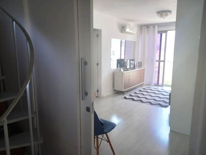 Ótima Cobertura Duplex 2 Qts (1suíte) e Dependências em Botafogo