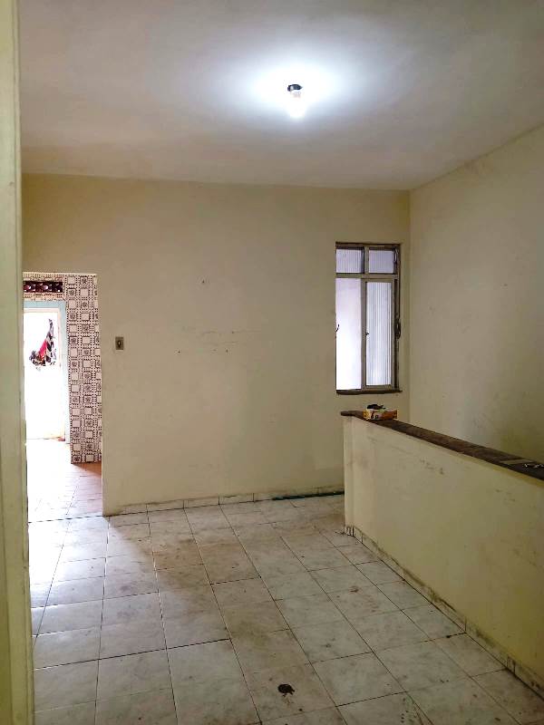 Boa Casa Tipo Apto Desocupada 3 Qts na Canindé Rocha 