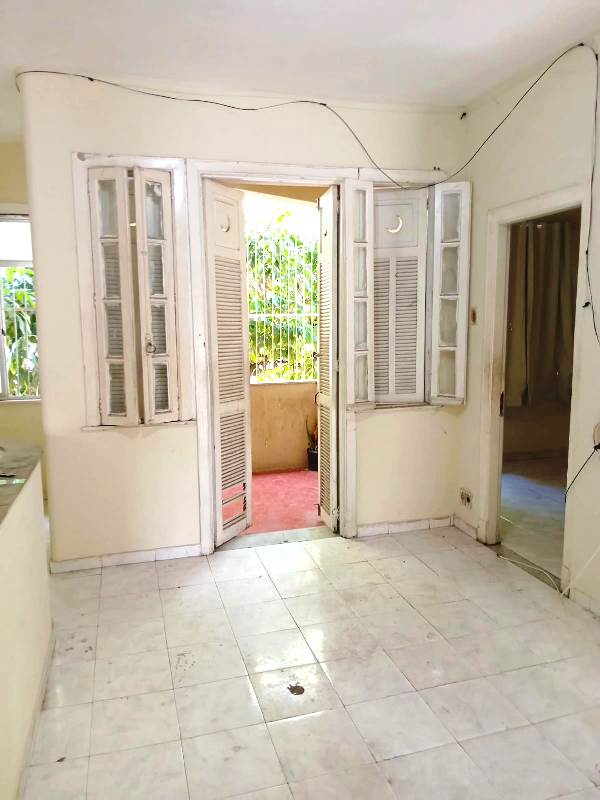 Boa Casa Tipo Apto Desocupada 3 Qts na Canindé Rocha 