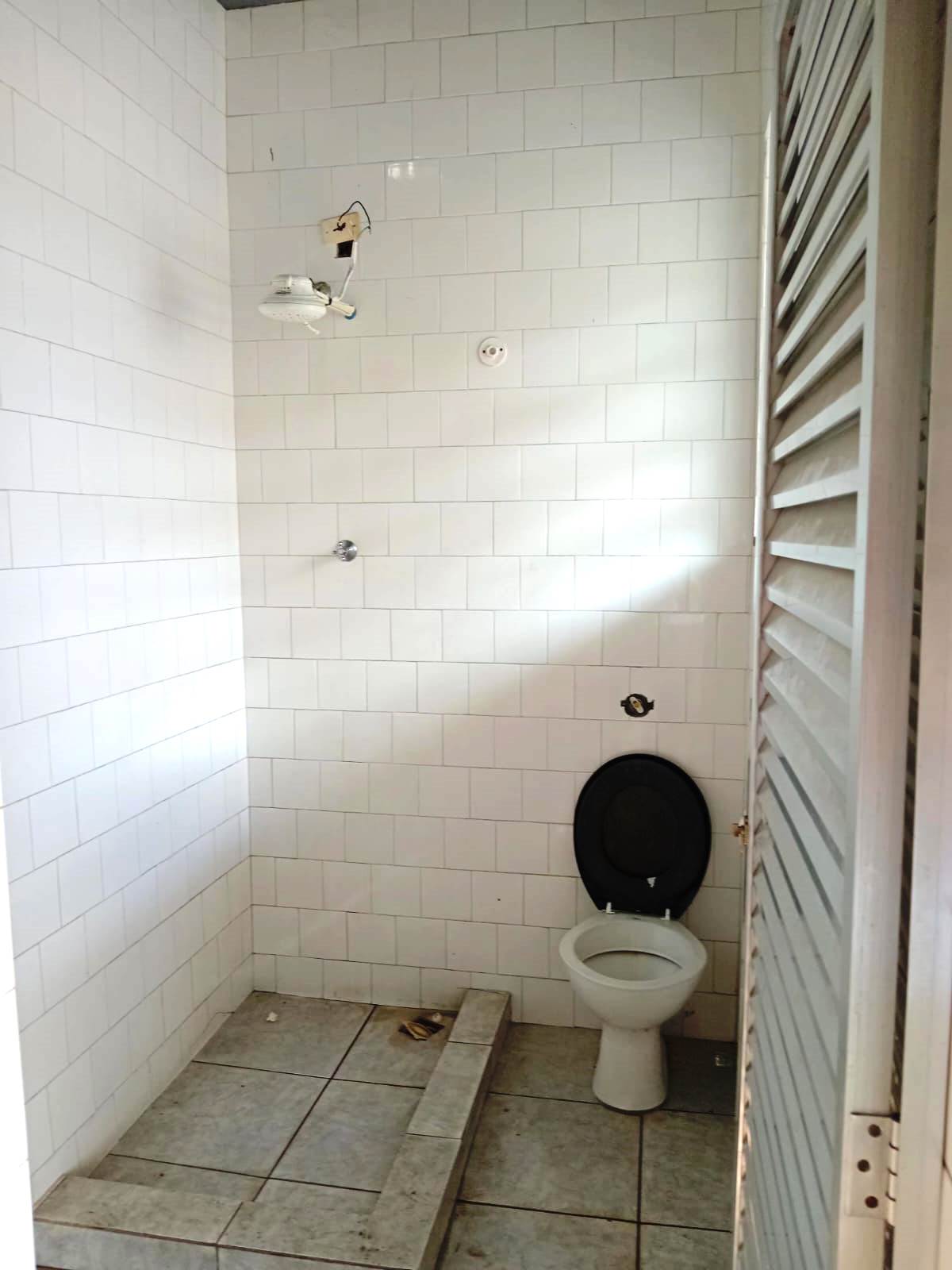 Boa Casa Tipo Apto Desocupada 3 Qts na Canindé Rocha 