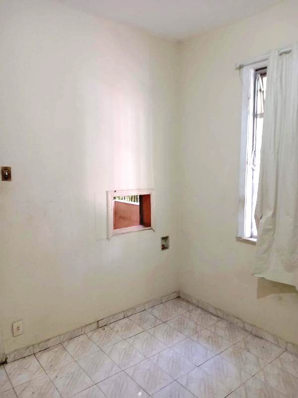 Boa Casa Tipo Apto Desocupada 3 Qts na Canindé Rocha 