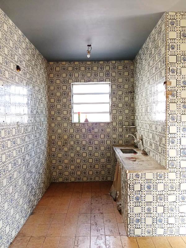 Boa Casa Tipo Apto Desocupada 3 Qts na Canindé Rocha 