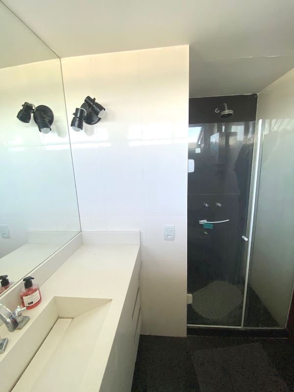 Amplo Apto 150m² Varanda 3 Qtos e Dependências Rua Xingu Freguesia JPA