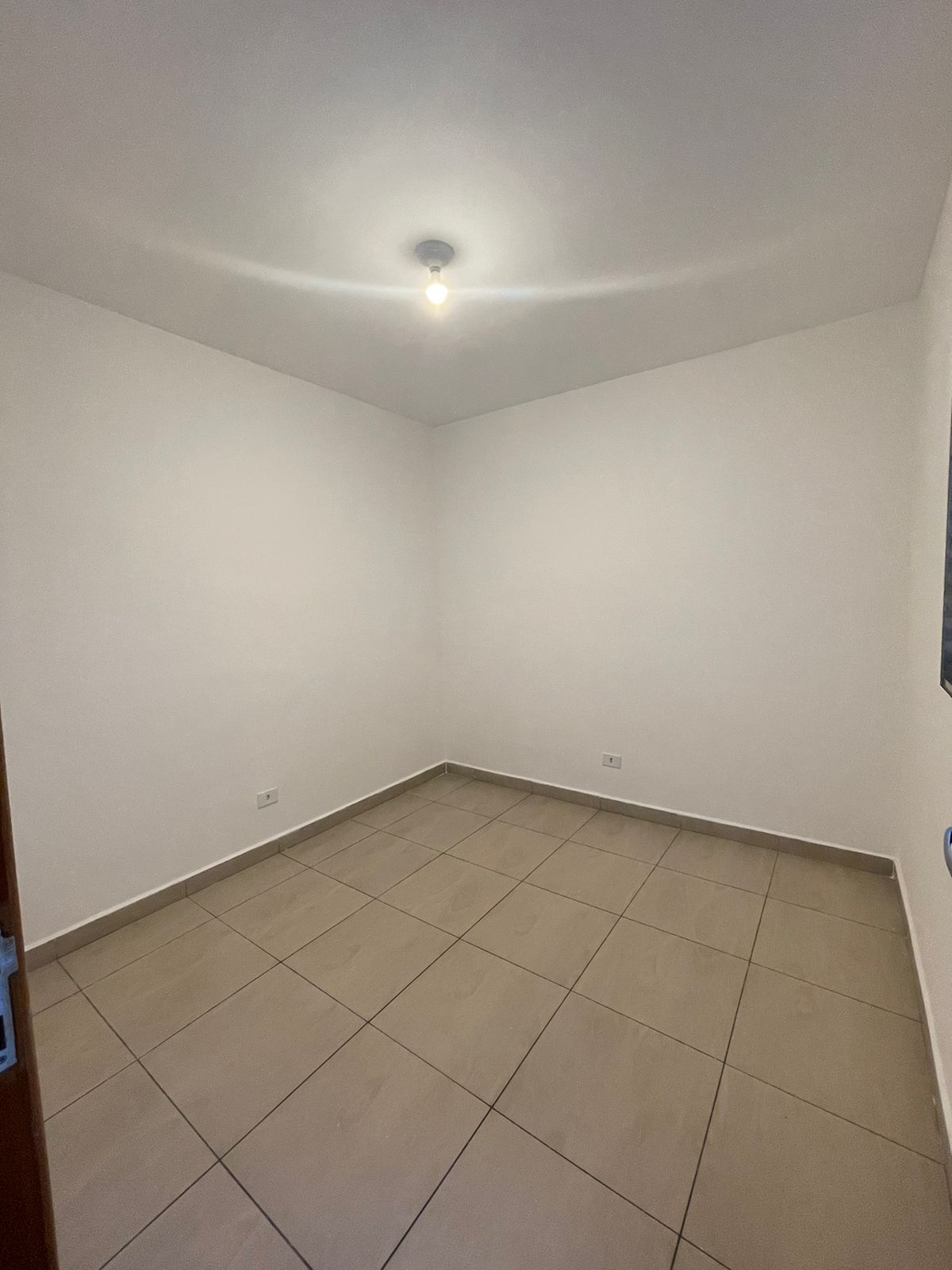 OPORTUNIDADE PARA INVESTIMENTO - PRÉDIO RESIDENCIAL CONTENDO 07 APARTAMENTOS (JÁ COM RENDA MENSAL) - PROX A AV. MUTINGA