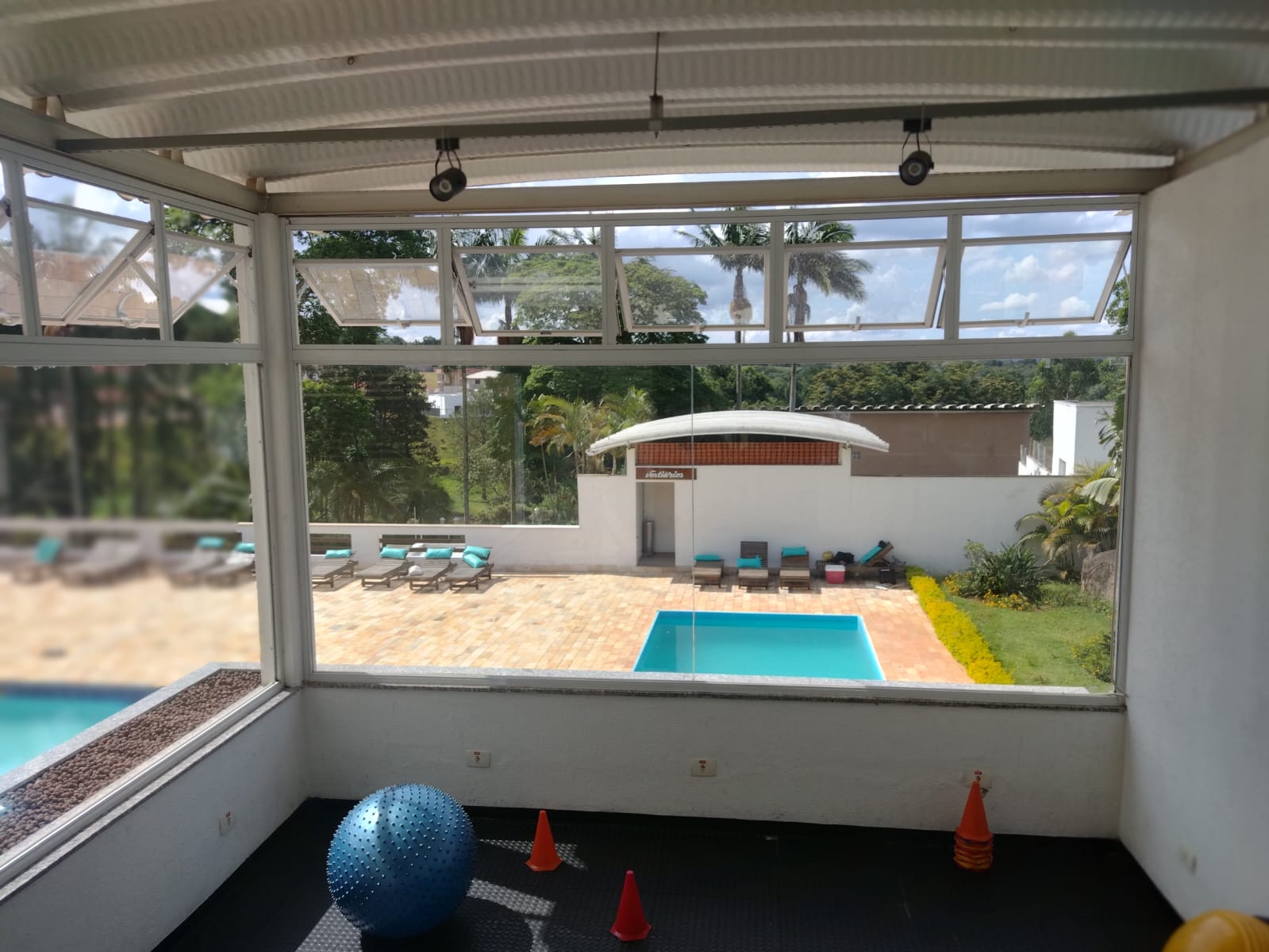 Excelente terreno plano à venda com 228m² - Condomínio Fechado - Cotia/SP