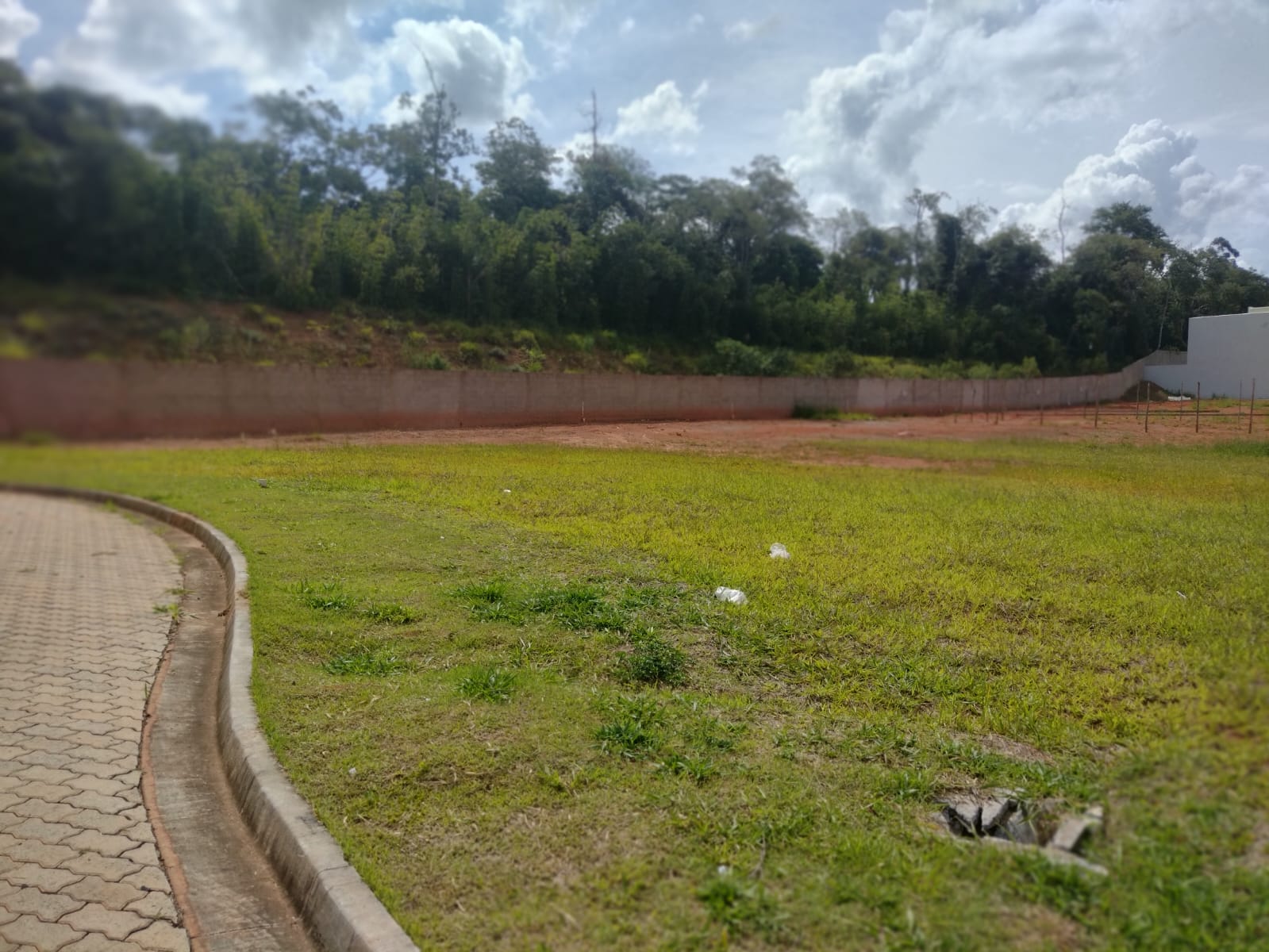 Excelente terreno plano à venda com 228m² - Condomínio Fechado - Cotia/SP