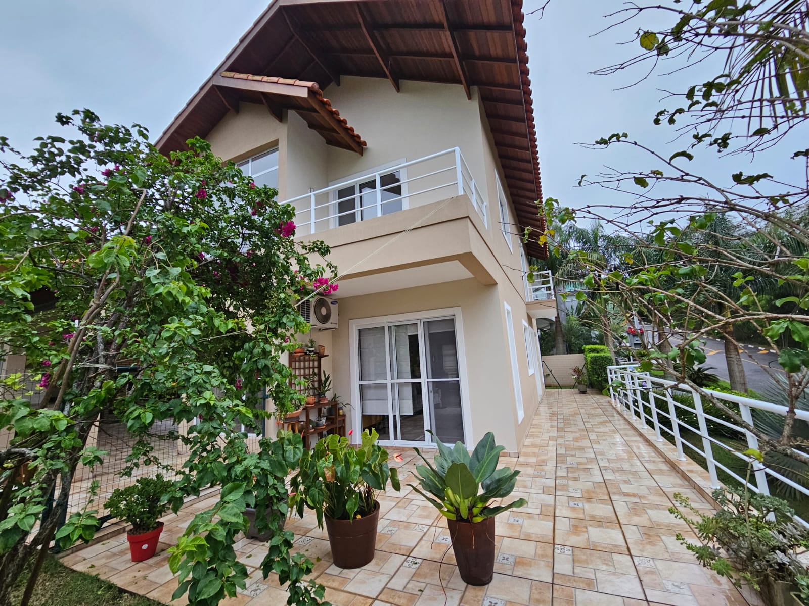 Casa a Venda em Condomínio Beverly Hills-Jandira