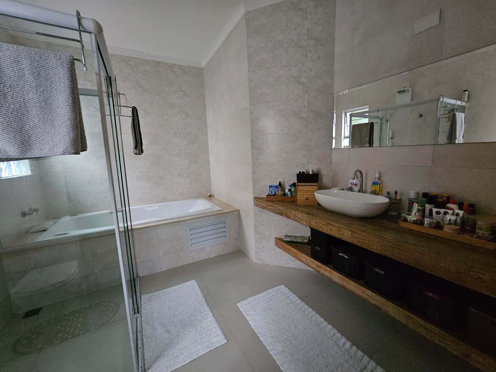 Casa a Venda em Condomínio Beverly Hills-Jandira