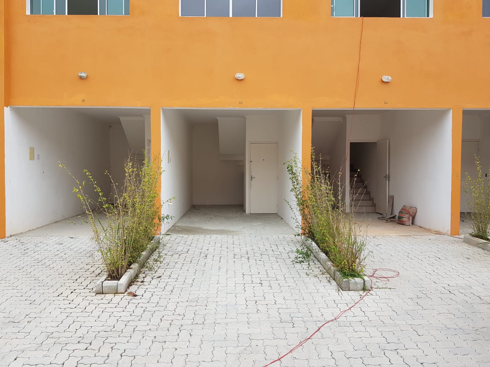 Locação  Casa Geminada no Cond. Residencial Reserva Monte Carlo - Jandira