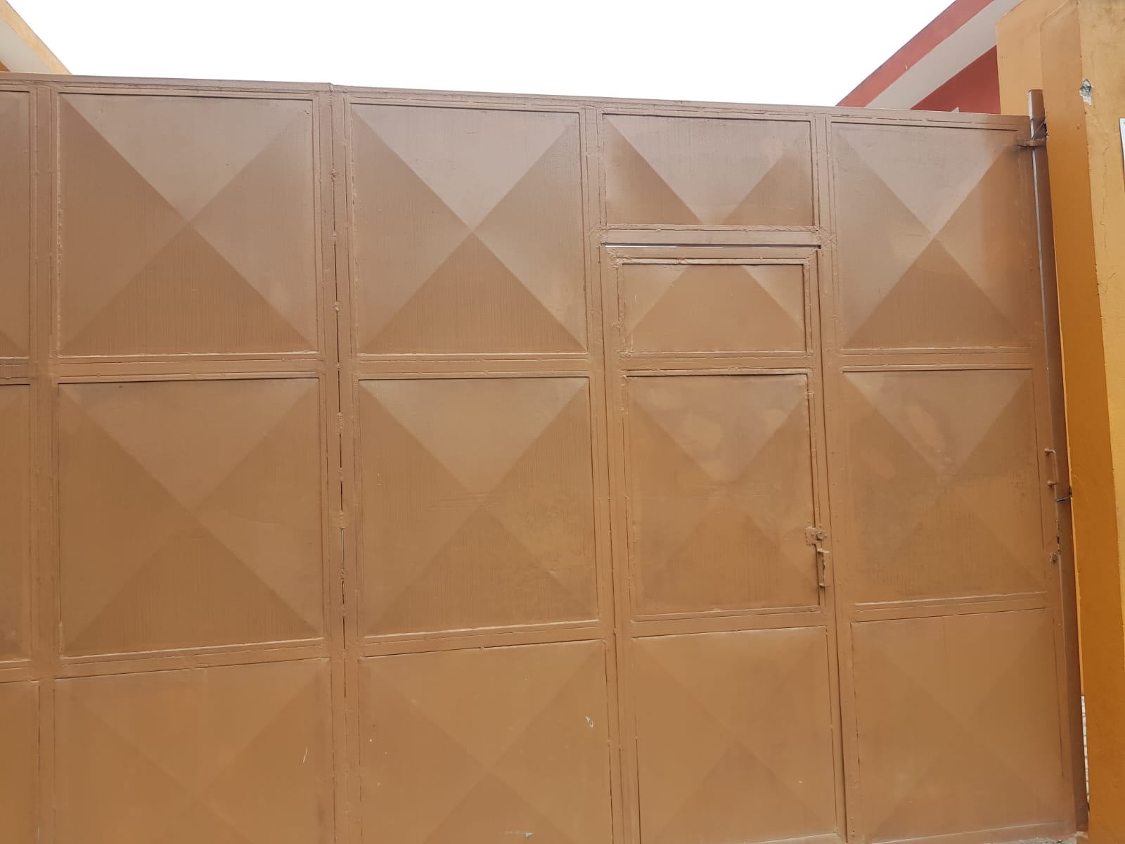 Locação  Casa Geminada no Cond. Residencial Reserva Monte Carlo - Jandira