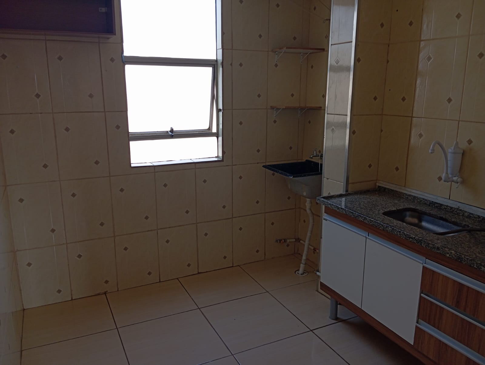 Apartamento à Venda - 2 Dormitórios em Carapicuíba, SP