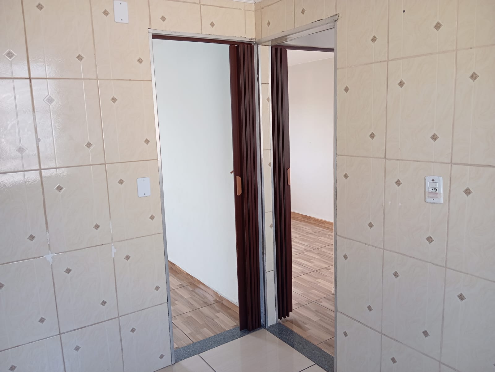 Apartamento à Venda - 2 Dormitórios em Carapicuíba, SP