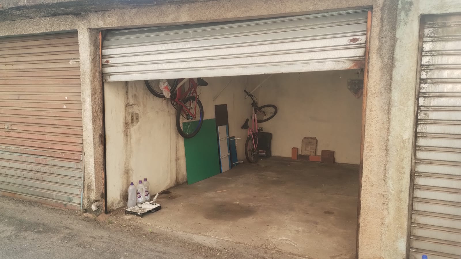 Apartamento à Venda - 2 Dormitórios em Carapicuíba, SP