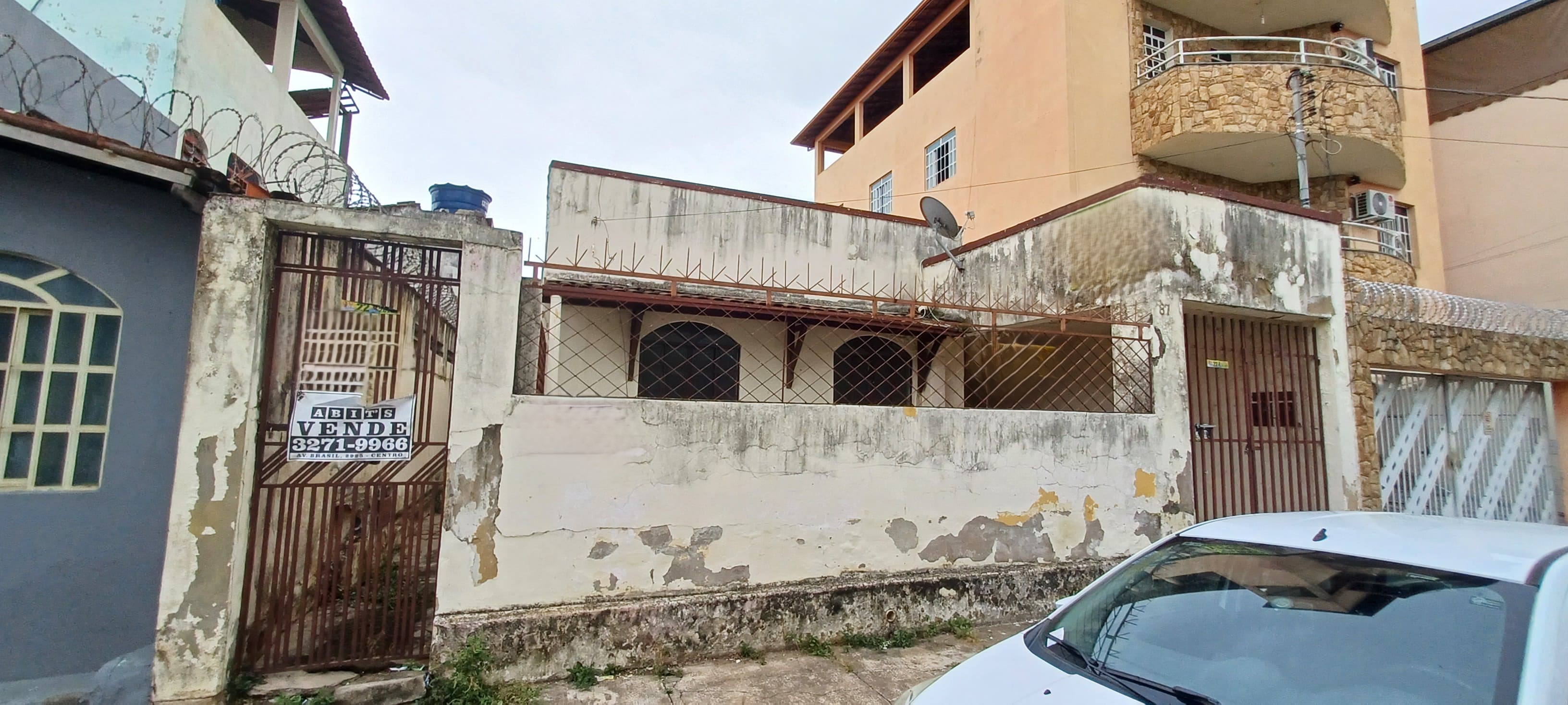 CASA NO BAIRRO DE LOURDES