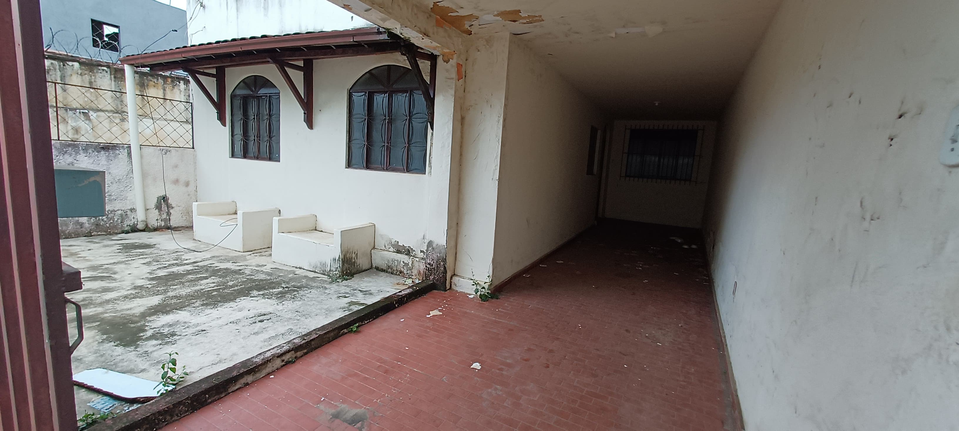 CASA NO BAIRRO DE LOURDES
