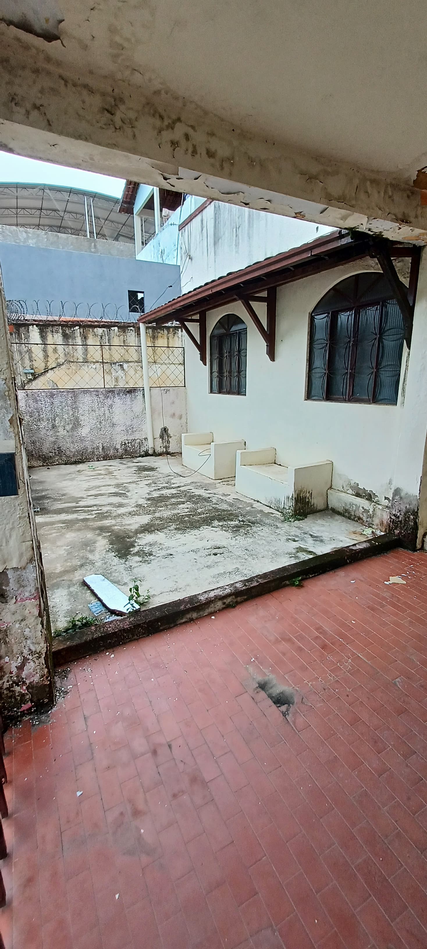 CASA NO BAIRRO DE LOURDES
