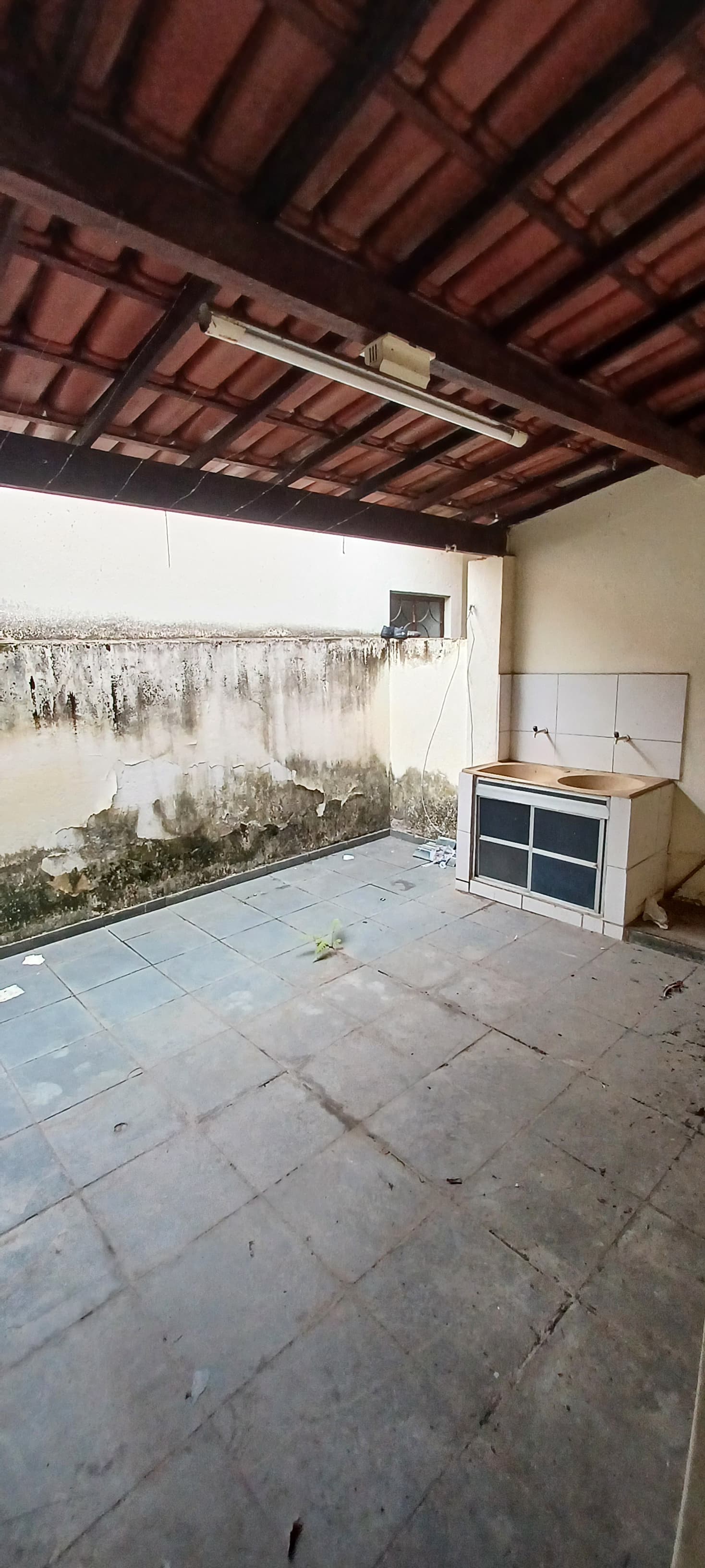 CASA NO BAIRRO DE LOURDES