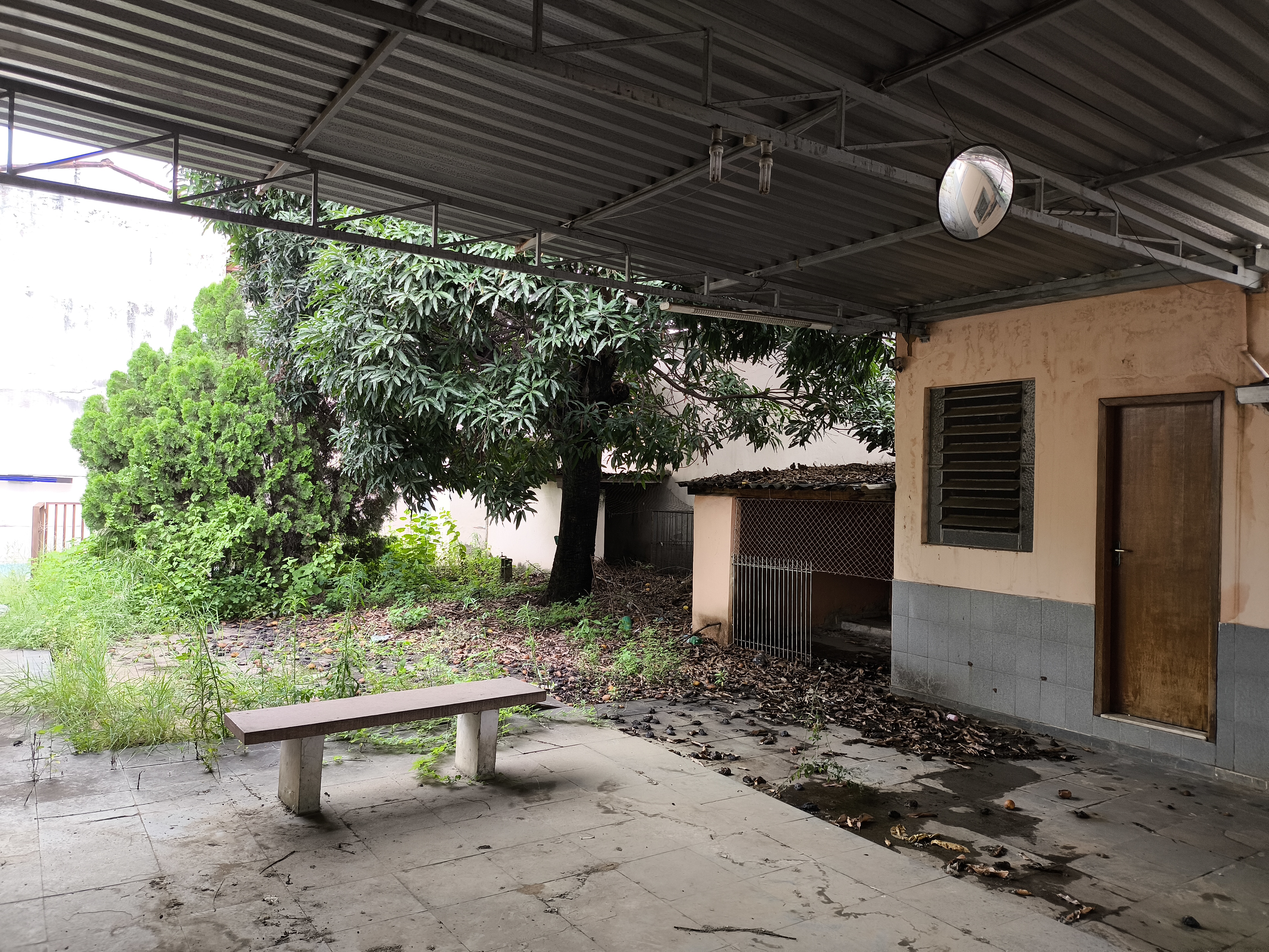 CASA LOTE INTEIRO CENTRO