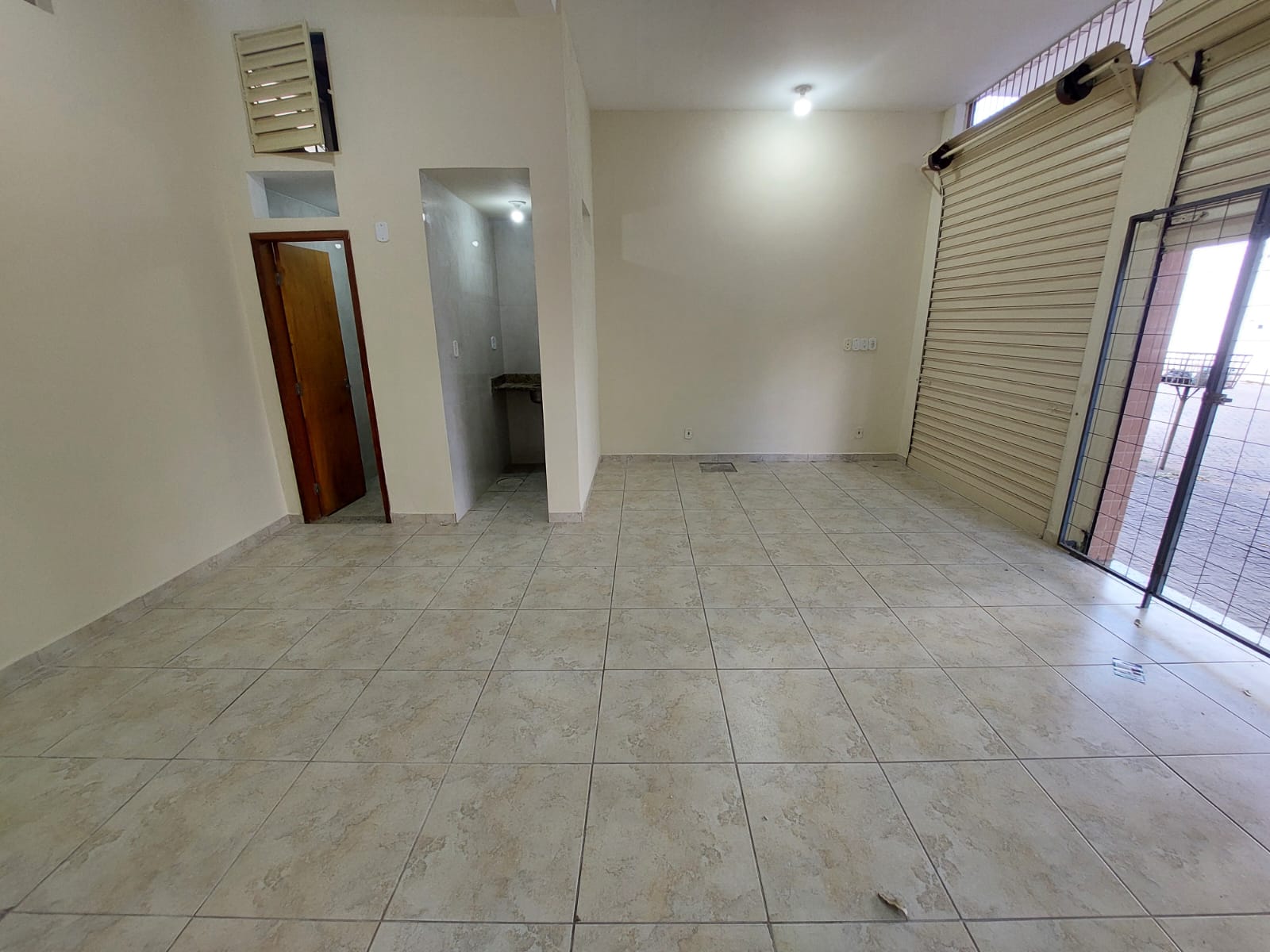 PONTO COMERCIAL NO VILA BRETAS