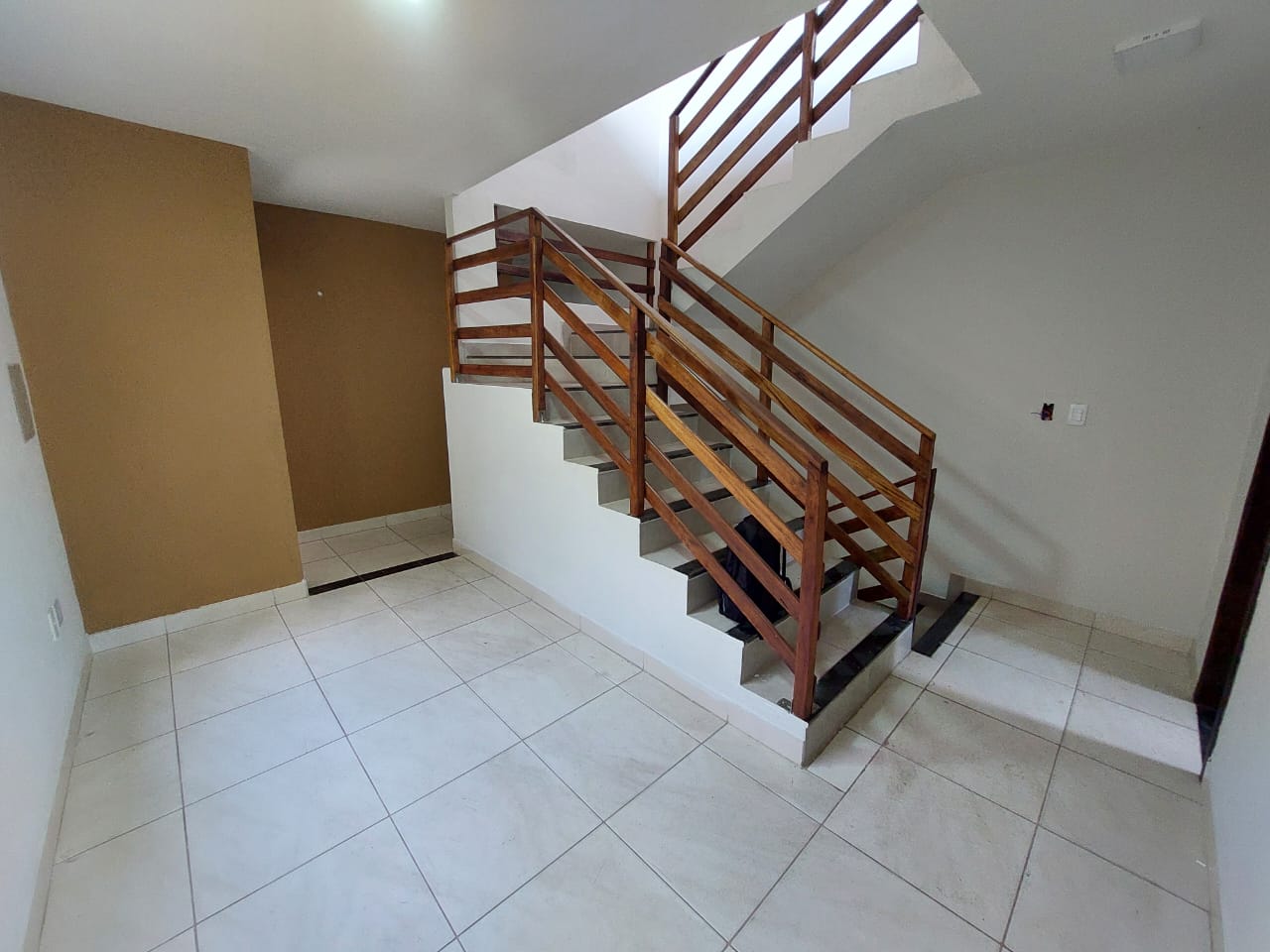 Casa - Locação, Ilha dos Araújos, Governador Valadares, MG