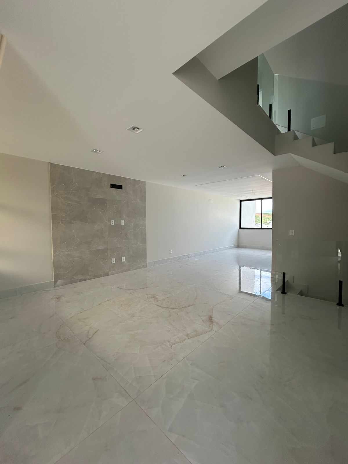 CASA TRIPLEX NO CIDADE  NOVA