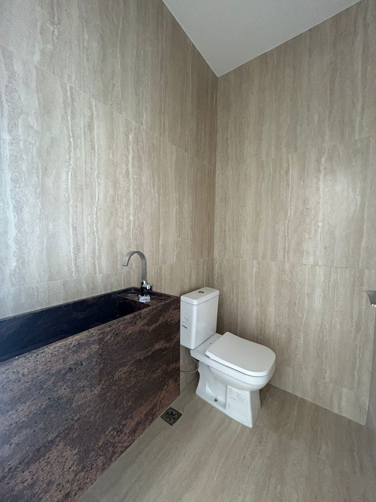 CASA TRIPLEX NO CIDADE  NOVA