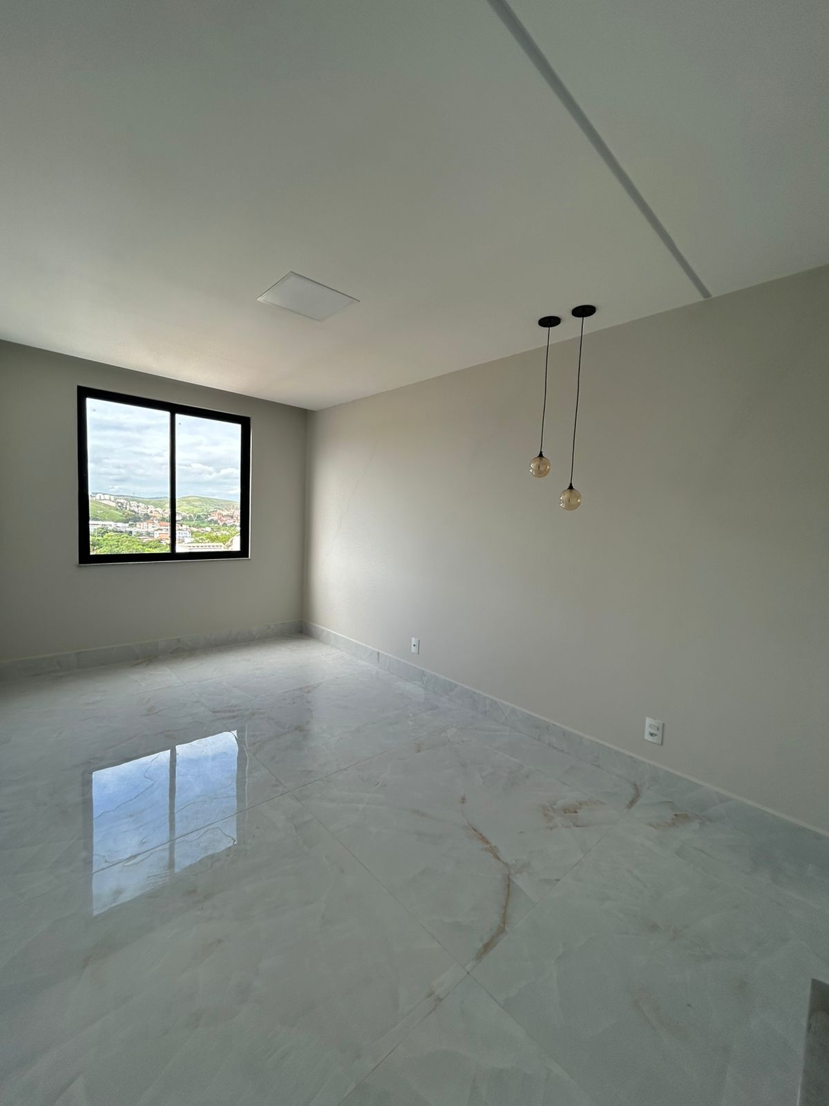 CASA TRIPLEX NO CIDADE  NOVA
