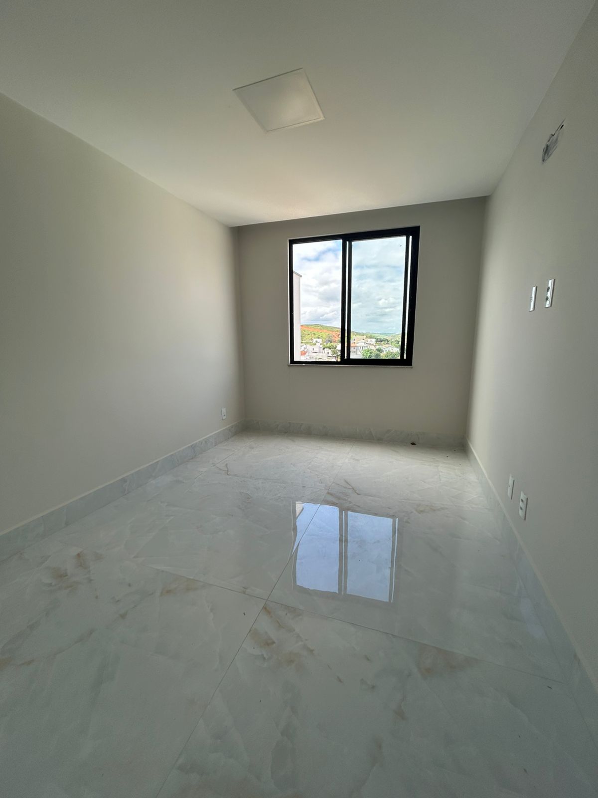 CASA TRIPLEX NO CIDADE  NOVA